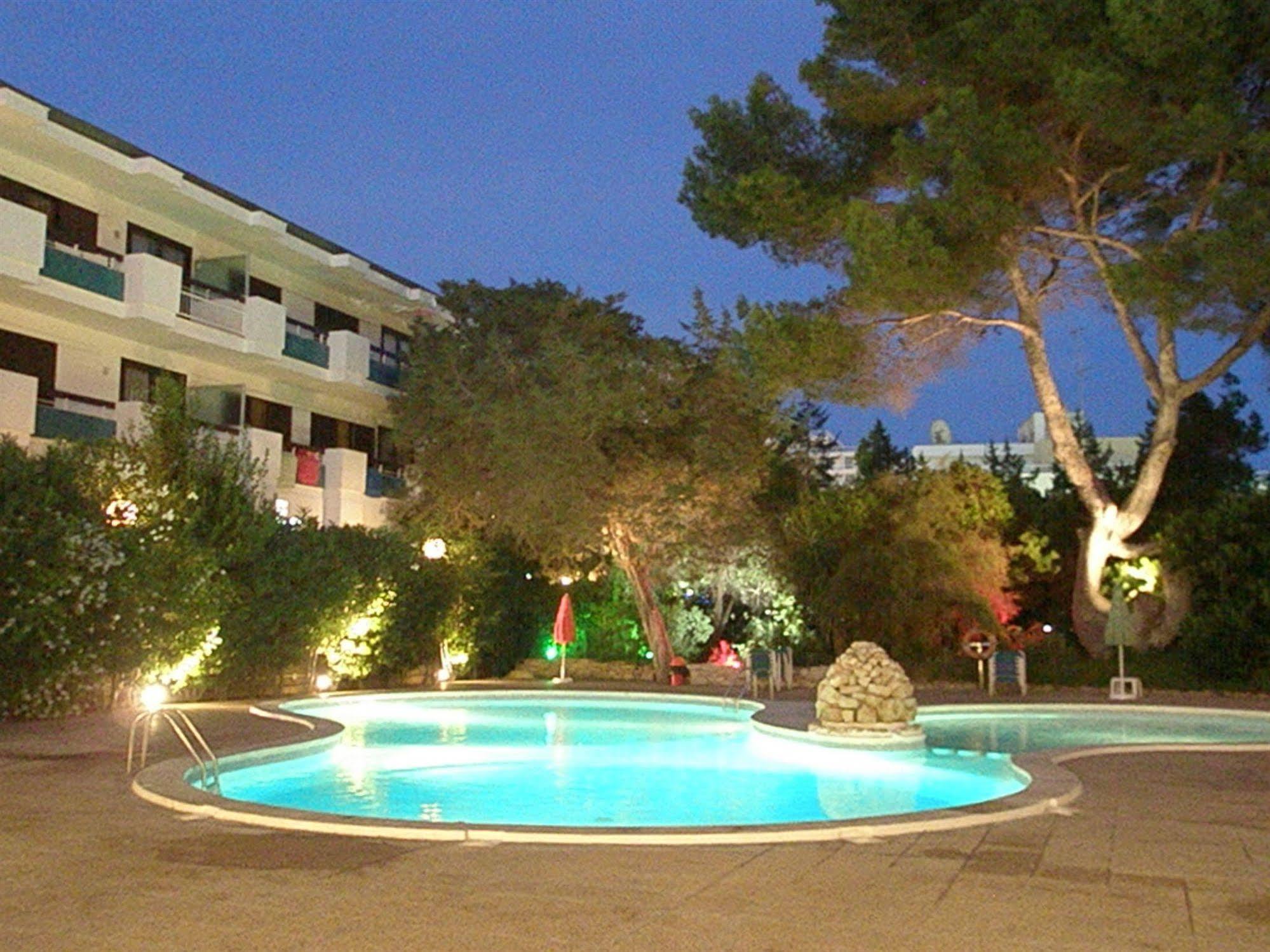 Apartamentos Cala Llonga Cala Llonga  Exterior photo